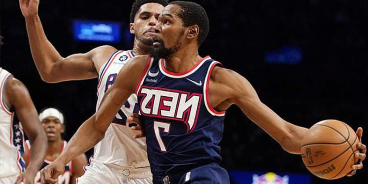 Kevin Durant'ten Philadelphia potasına 34 sayı