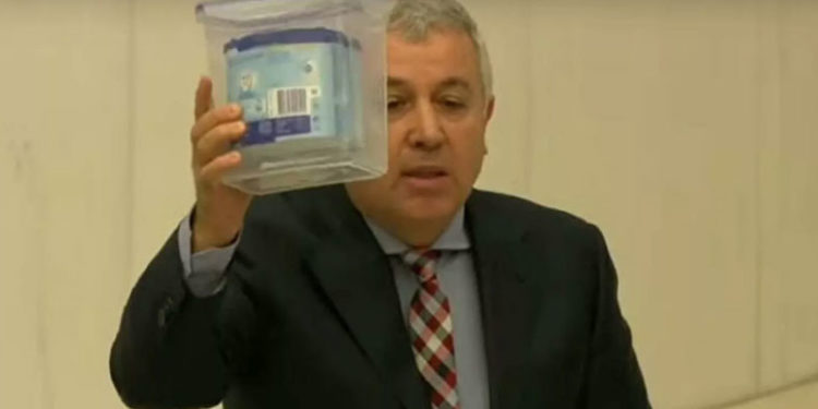 Kilitli bebek maması ile kürsüye çıkan CHP'li Arık: Ben hangi bütçeden bahsedeyim