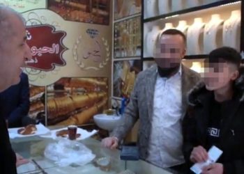 Kimlik ve ruhsat sorup Suriyeli kuyumcuyu hedef gösteren Ümit Özdağ'a tepki
