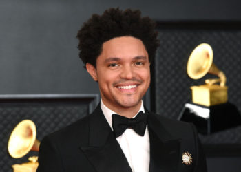 Komedyen Trevor Noah, "kalıcı sorunlarla sonuçlanan ihmal" nedeniyle tedavi gördüğü hastaneye dava açtı