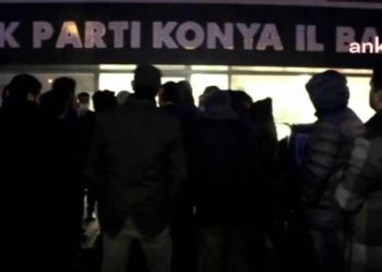 Konyalılardan AKP İl Başkanlığı önünde kornalı eylem: Çantada keklik mi görüyorlar?