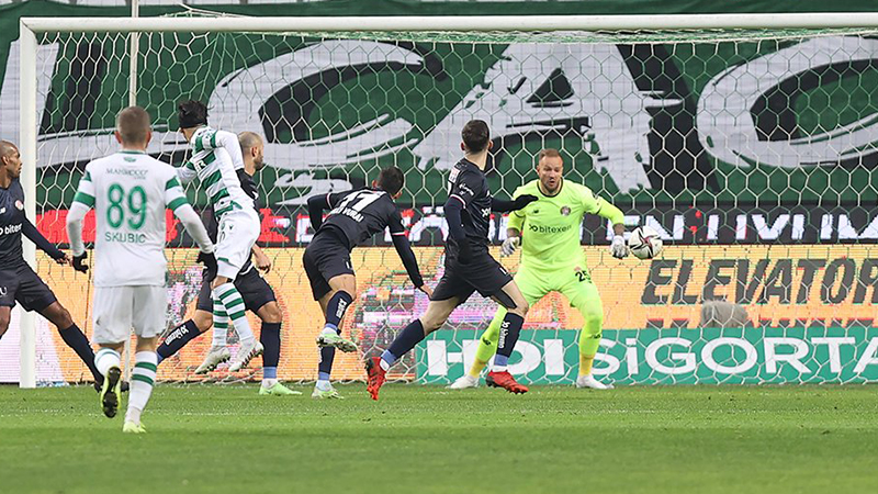 Konyaspor uzatmalarda kazandı, zirve takibini sürdürdü