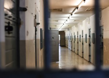 'Koğuşları basan gardiyanlar eşyalara el koyup tehdit ediyor'