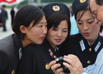 Kuzey Kore’de gülmek yasaklandı