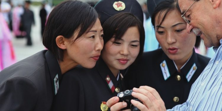 Kuzey Kore’de gülmek yasaklandı