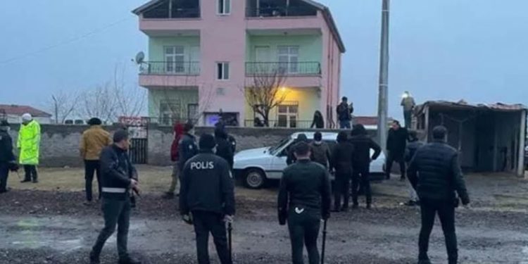 'Köpek yumurta yedi' meydan muhaberesi: taşlı, sopalı kavgada; 15 gözaltı ve yaralılar var