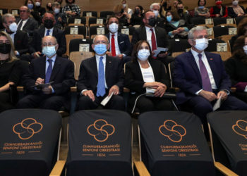 Kılıçdaroğlu ve 10. Cumhurbaşkanı Ahmet Necdet Sezer birlikte konser izledi