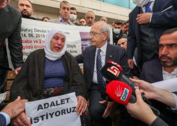 Kılıçdaroğlu ‘adalet nöbeti’ndeki Şenyaşar ailesini ziyaret etti: ‘Kardeşin olarak takipçisi olacağım’