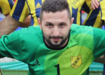 Kırmızı kart gören futbolcu, rakip takımın soyunma odasını tabancayla bastı!