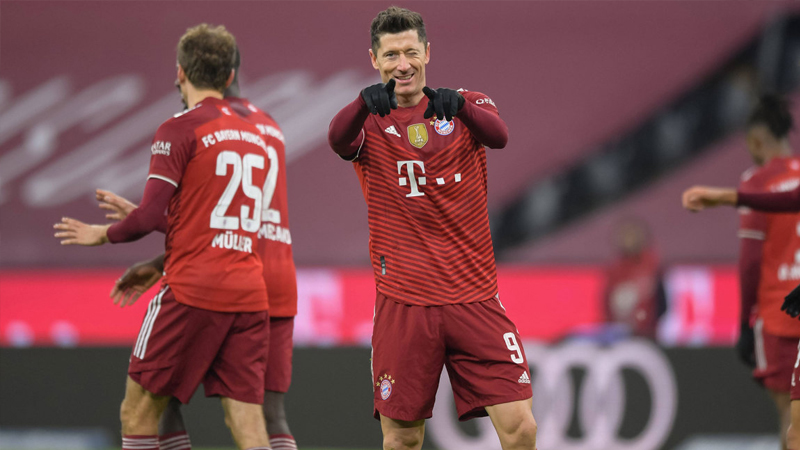 Lewandowski 50 yıllık rekoru kırdı!