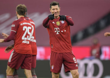 Lewandowski 50 yıllık rekoru kırdı!