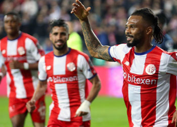 Lider Trabzonspor, Süper Lig'de ilk mağlubiyetini aldı