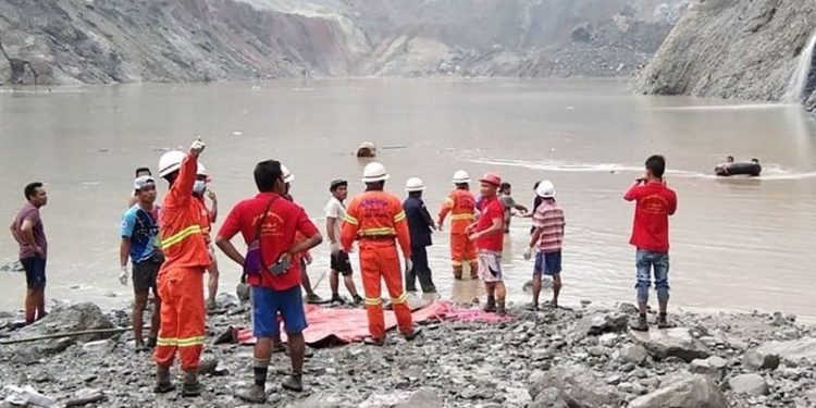 Maden ocağında heyelan: 80 kişinin maden atıklarıyla birlikte göle sürüklendiği endişesi