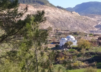 Maden sahası için önce köy, şimdi de camisi yıkılıyor