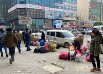 Manat 8 TL'yi geçti, Azerbaycan'dan Iğdır'a alışveriş akını başladı