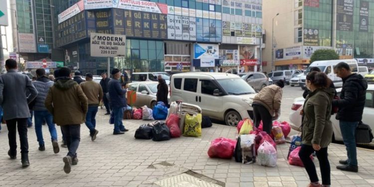 Manat 8 TL'yi geçti, Azerbaycan'dan Iğdır'a alışveriş akını başladı