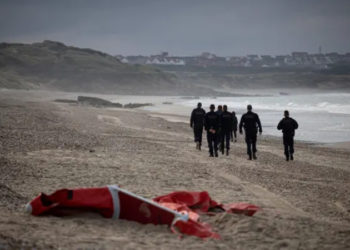 Manş Denizi'nde mahsur kalan 130'dan fazla sığınmacı kurtarıldı