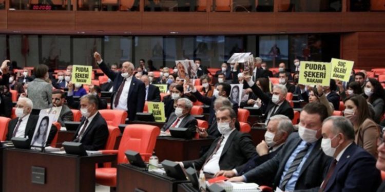 Meclis'te HDP'den Soylu protestosu