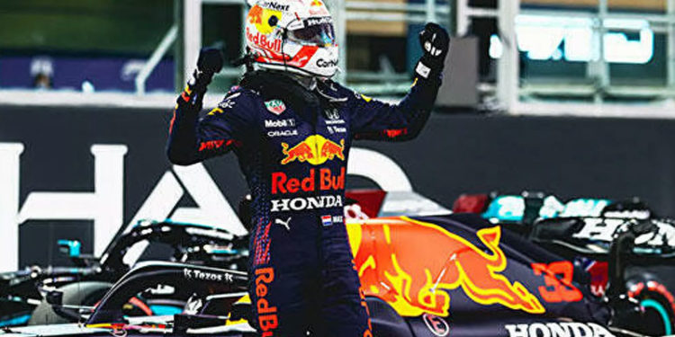 Mercedes, son turda kaybedilen Formula 1 şampiyonluğunu mahkemeye taşıyacak
