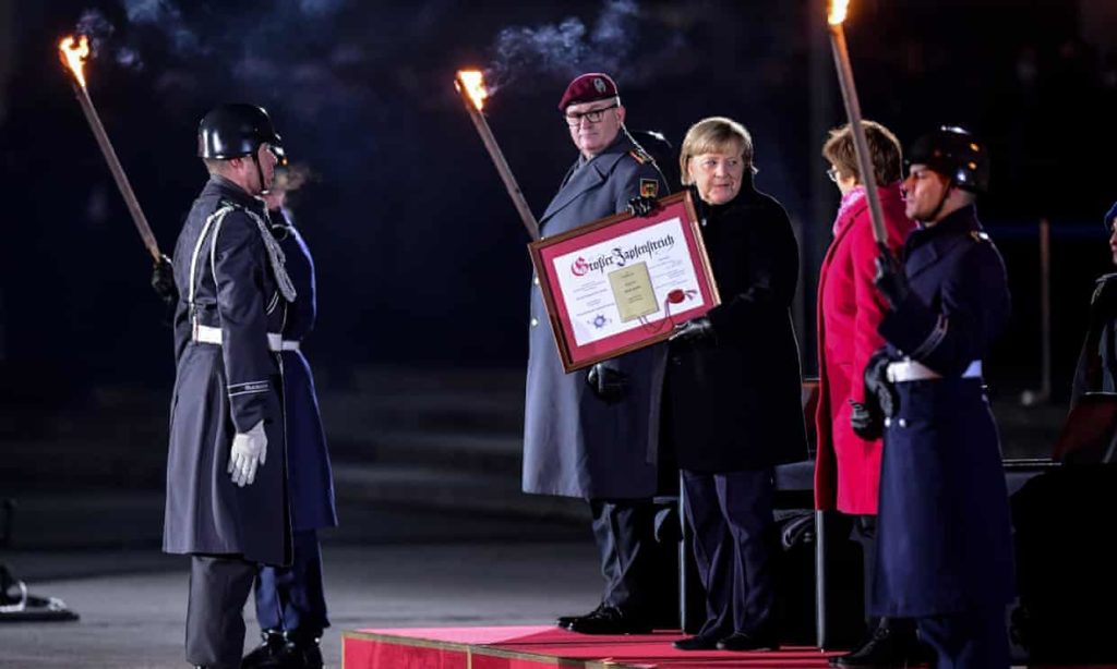 Merkel, askeri törenle uğurlandı: ‘Geceye özel bir ilahi, iki şarkı istedi’