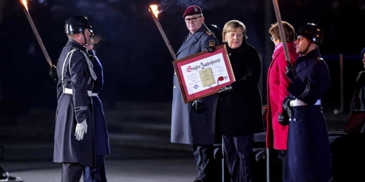 Merkel, askeri törenle uğurlandı: ‘Geceye özel bir ilahi, iki şarkı istedi’