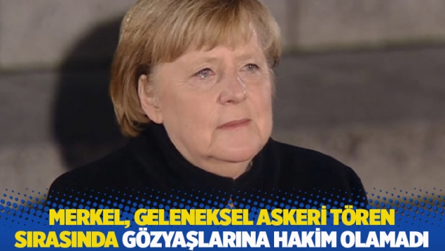 Merkel, geleneksel askeri tören sırasında gözyaşlarına hakim olamadı