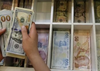 Merkez Bankası'nın müdahalesine rağmen dolar yükseliyor: 'Türkiye, parasal egemenliğini yitirme tehlikesiyle karşı karşıya'