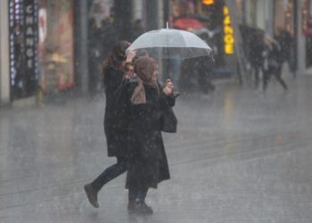 Meteorolojiden batı bölgeleri için kuvvetli rüzgar ve fırtına uyarısı