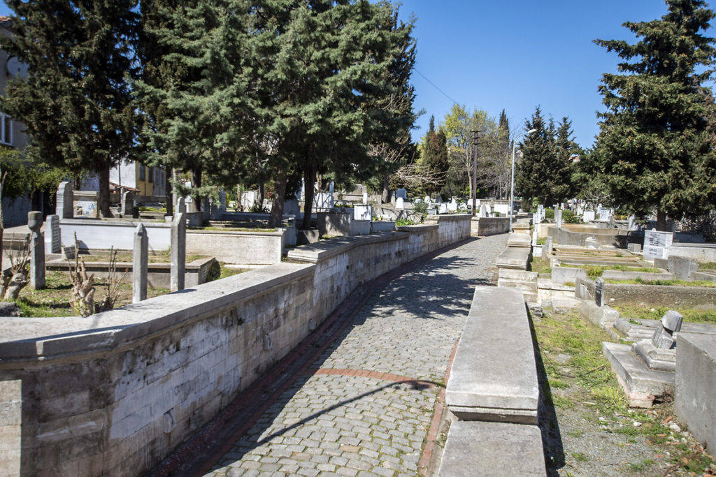 Mezar fiyatları da zamlardan nasibini aldı