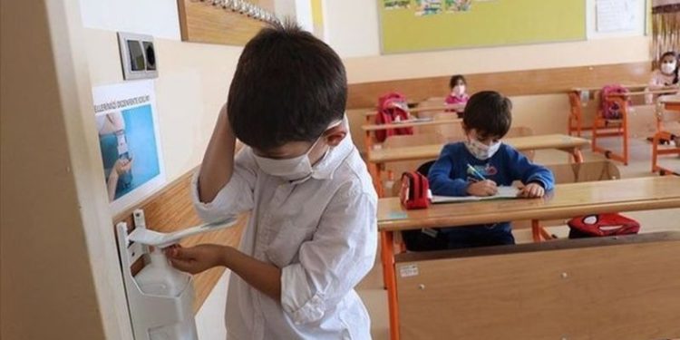 Milli Eğitim Bakanı Özer: Yüz yüze eğitime ara verme gündemimizde değil