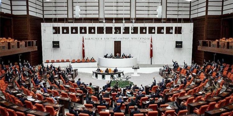 Milli Eğitim ile Ulaştırma ve Altyapı bakanlıklarının 2022 yılı bütçeleri kabul edildi