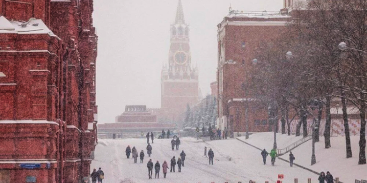 Moskova'da son 28 yılın kar yağışı rekoru kırıldı