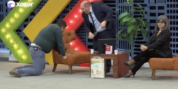 Muharrem Sarıkaya’nın kameramana tokadı Azeri televizyonunda skeç oldu