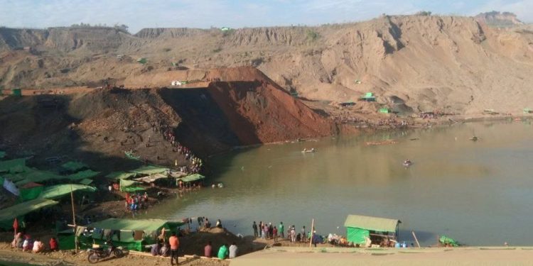 Myanmar'da yeşim taşı madeninde heyelan: 100'e yakın kişi kayıp