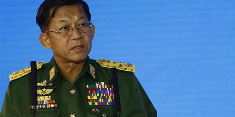 Myanmar'daki askeri yönetimin lideri insanlığa karşı suç işlemekle suçlanıyor