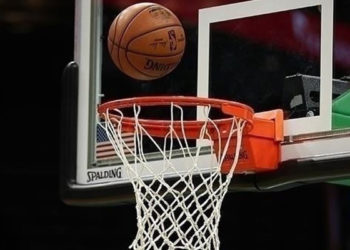 NBA'de Warriors, Suns'ın 18 maçlık galibiyet serisine son verdi