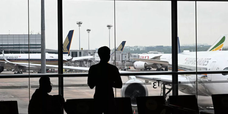 Noel tatiline Omicron gölgesi: Dünya çapında bir günde 2 binden fazla uçuş iptal edildi