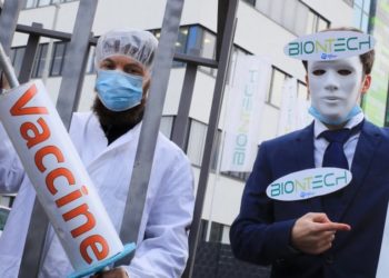 Omicron endişesinin arttığı Almanya'da koronavirüs aşısının zorunlu hale getirilmesi tartışılıyor