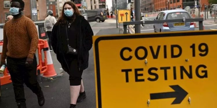 Omicron mu daha şiddetli, Delta varyantı mı?: ABD'li bilim insanı açıkladı