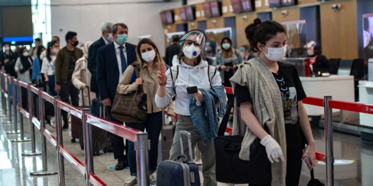 Omicron varyantı paniği! 7 Avrupa ülkesi Türkiye’ye kapılarını kapattı