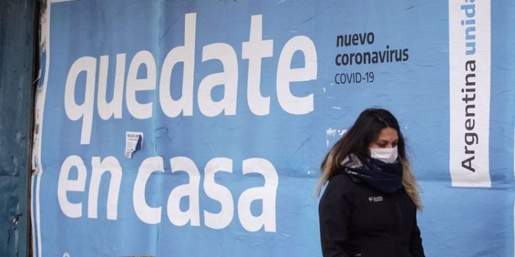 Omicron yayılıyor: Bir ülkede daha tespit edildi