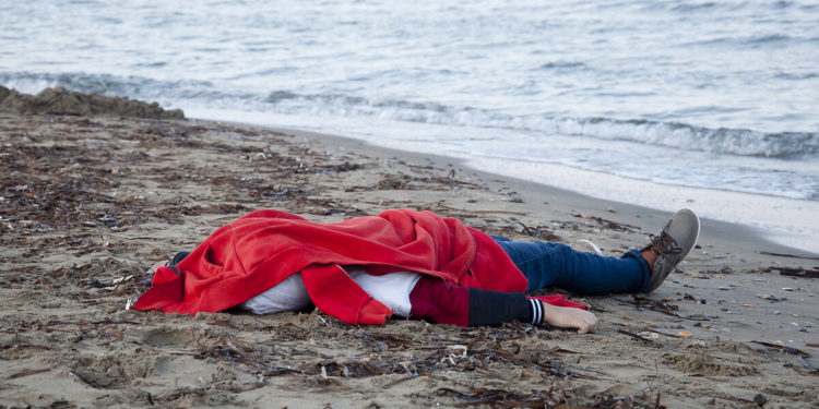 Onlarca mültecinin cesedi Libya sahillerine vurdu