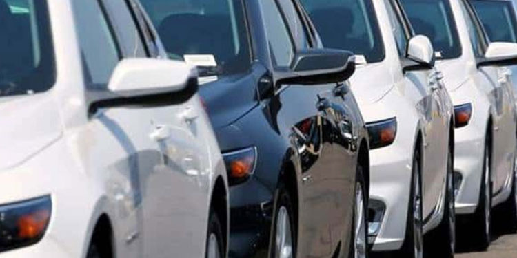 Otomobil ve hafif ticari araç pazarındaki daralma sürüyor