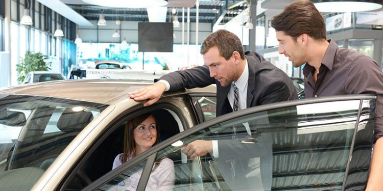 Otomobilde 'al-sat'çıları engellemek için bazı firmalar yeminli sözleşme yapmaya başladı