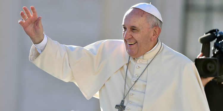 Papa Francis, Yunanistan’a sığınan 50 göçmeni İtalya’ya götürecek