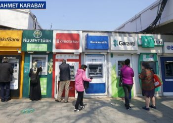 Paranın dolara kaçtığı tartışılıyor oysa bankacılıkta en kötüsü oluyor