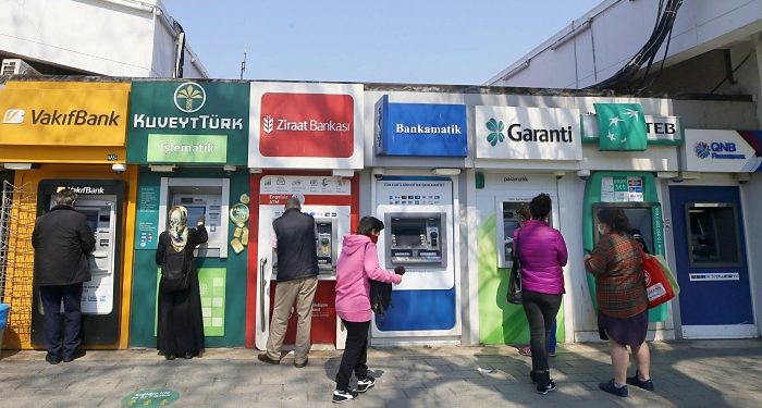 Paranın dolara kaçtığı tartışılıyor oysa bankacılıkta en kötüsü oluyor
