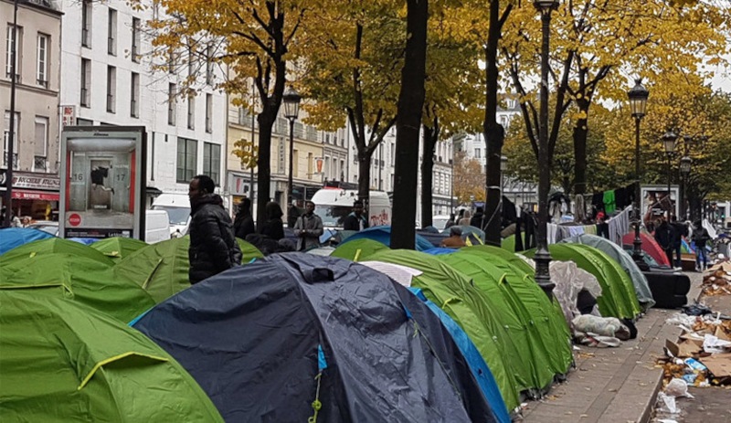 Paris'te göçmenlere kılıçla saldırı: En az 2 yaralı