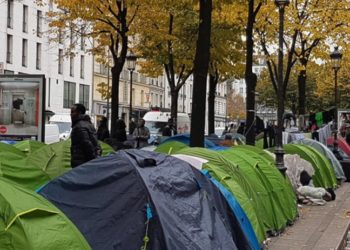 Paris'te göçmenlere kılıçla saldırı: En az 2 yaralı