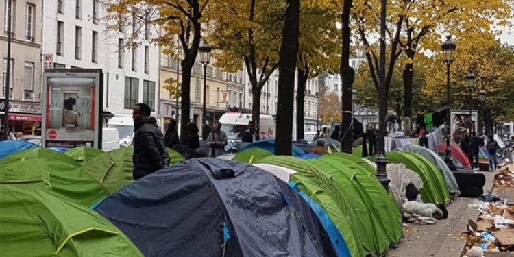 Paris'te göçmenlere kılıçla saldırı: En az 2 yaralı